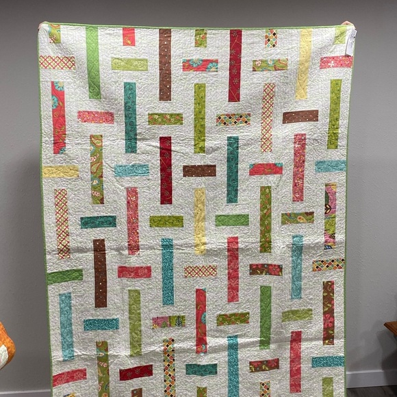 Handmade Patterned Quilt - Picture 1 of 4